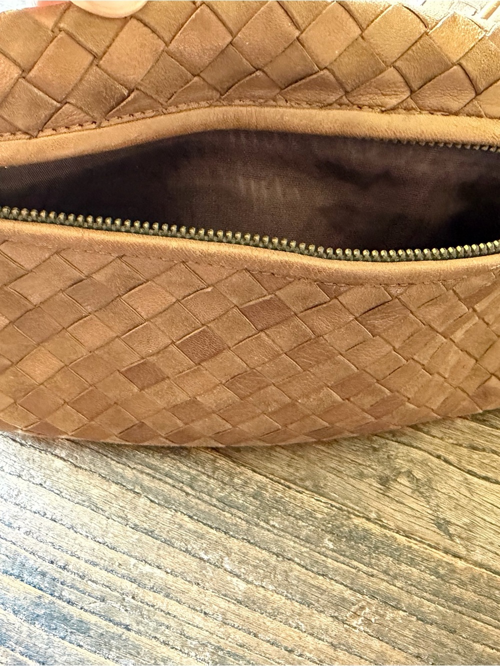 Bottega Veneta Woven Leather Zip Pouch in Tan, UNISEX/ Men’s Toiletry Bag. - Picture 9 of 10